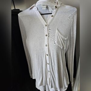 Day Trip long sleeve button-down blouse. High front, low back. Size Small
